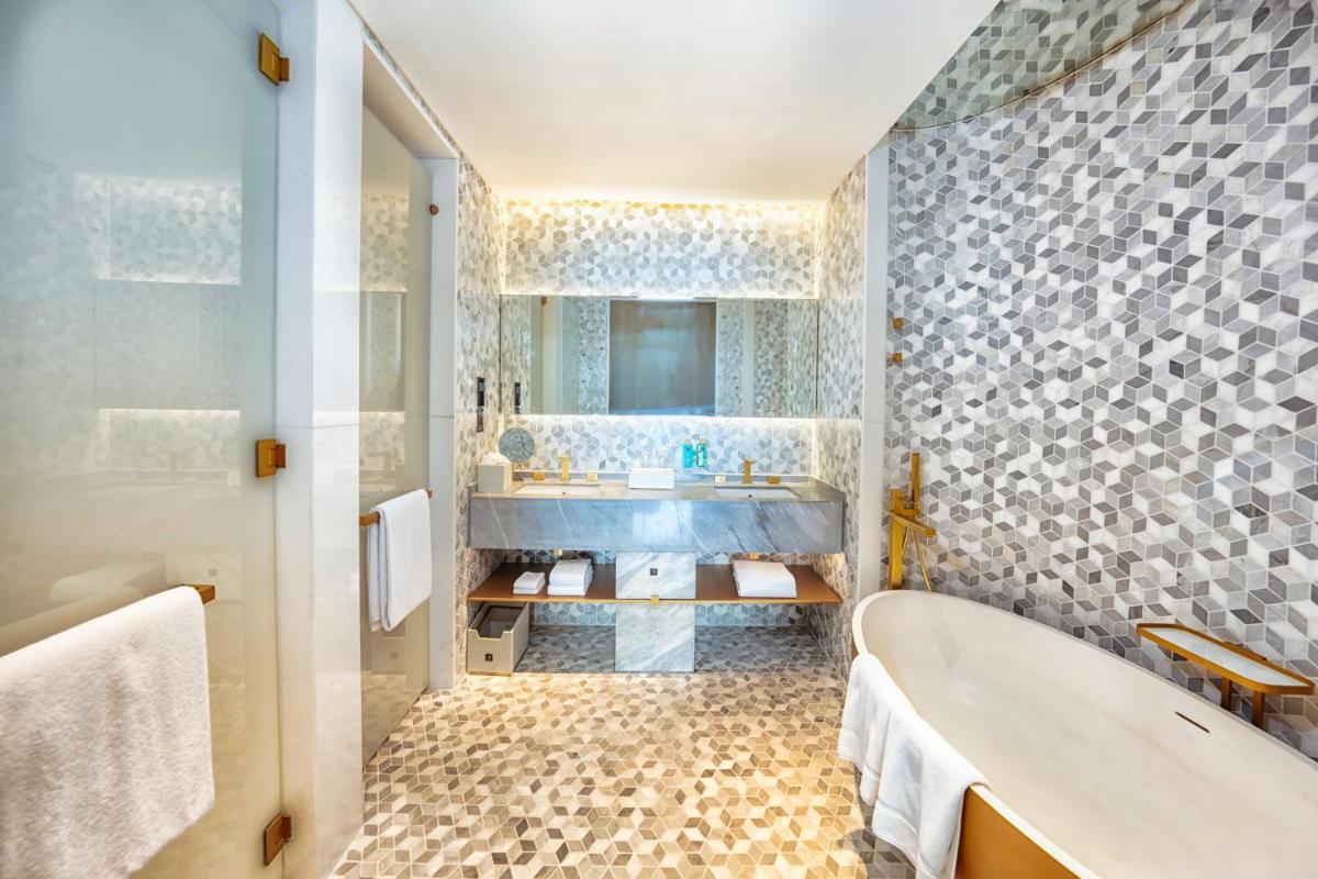 a bathroom with a tub and a sink at FIVE Palm Jumeirah Dubai in Dubai a bathroom with a tub and a sink at FIVE Palm Jumeirah Dubai in Dubai