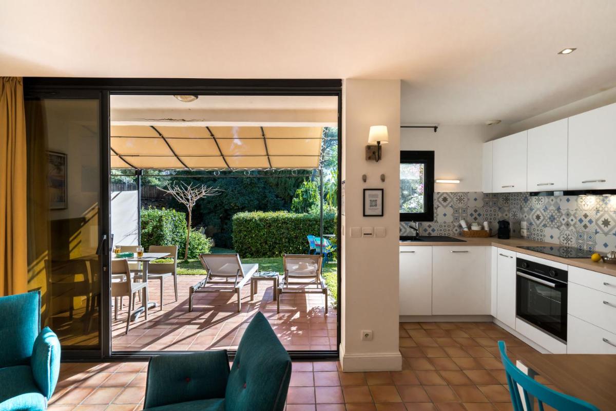 Cuisine ou kitchenette dans l'établissement La Résidence du Bailli