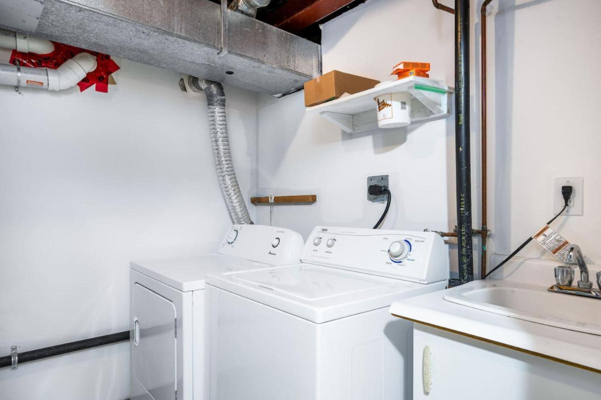 Big Blue at The Blue Mountains w Hot Tub and BBQ - Housity