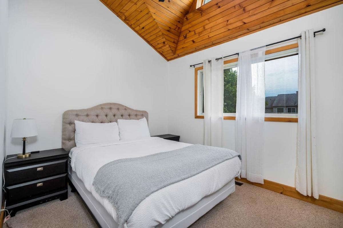 Big Blue at The Blue Mountains w Hot Tub and BBQ - Housity