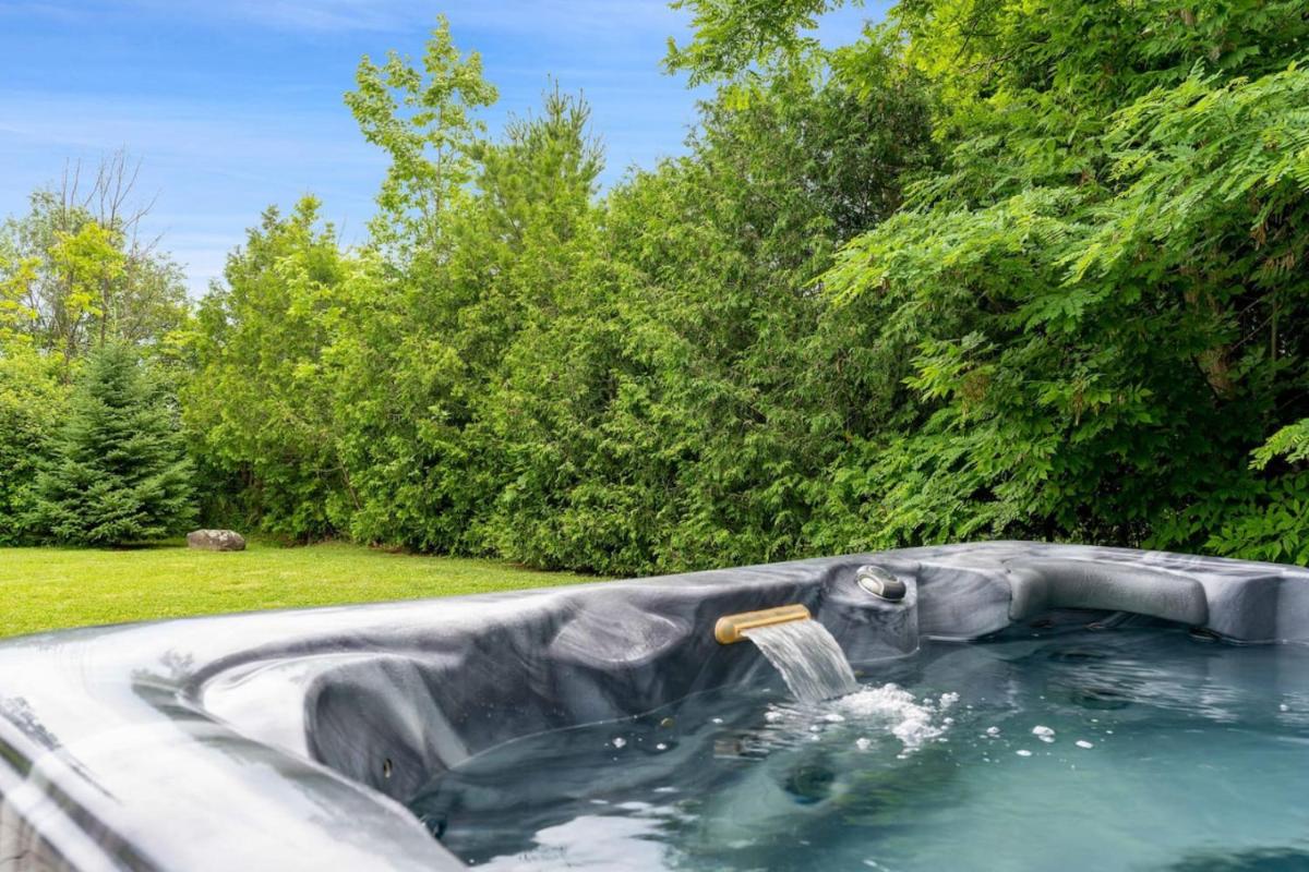 Big Blue at The Blue Mountains w Hot Tub and BBQ - Housity