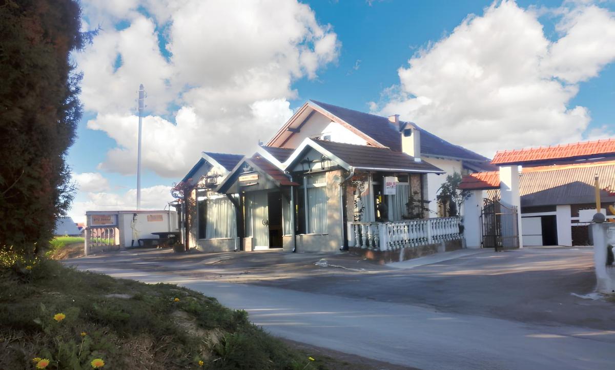 Idyllic House in Kutina with Enclosed Garden - Housity