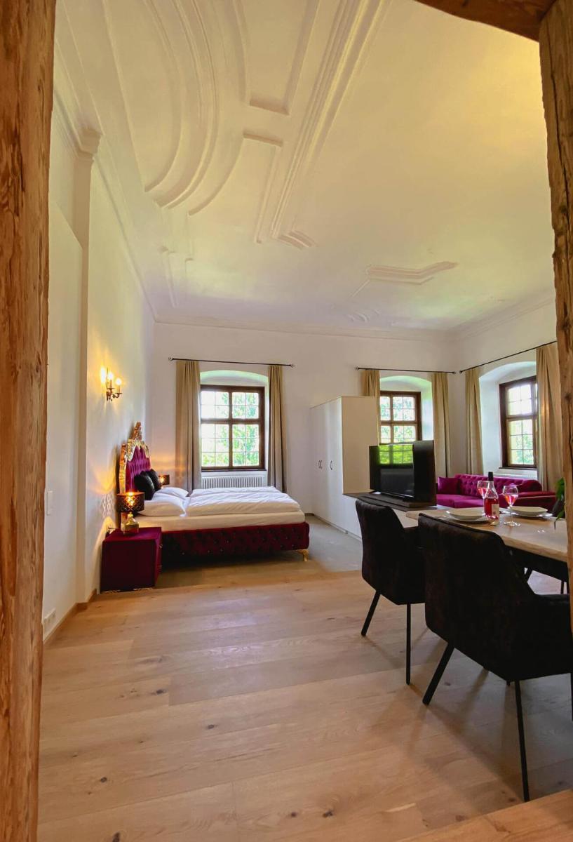 Luxurious Castle Retreat in Austria Little Versailles with Nearby Spas - Housity