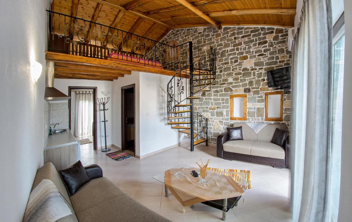 Theano Apartments - Housity