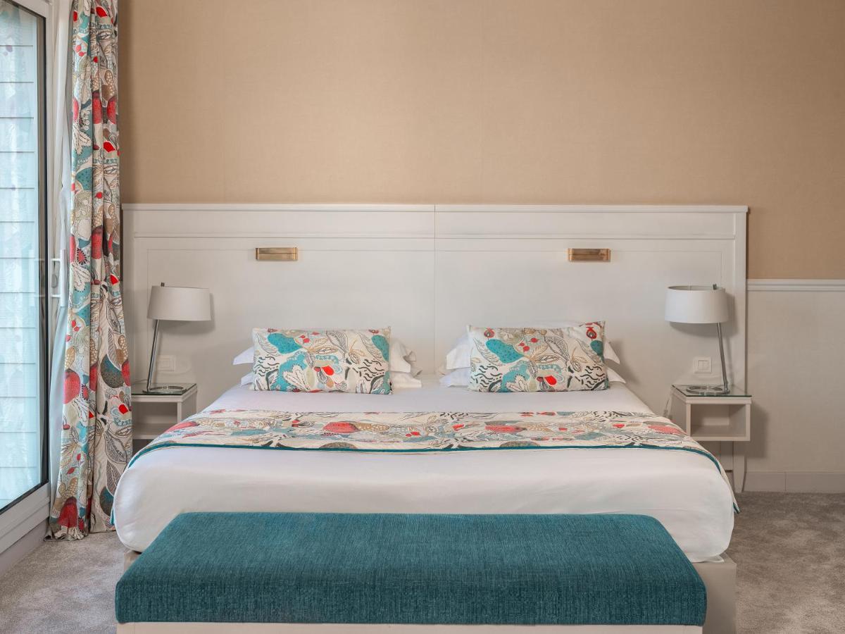 Un ou plusieurs lits dans un hébergement de l'établissement Castel Clara Thalasso & Spa