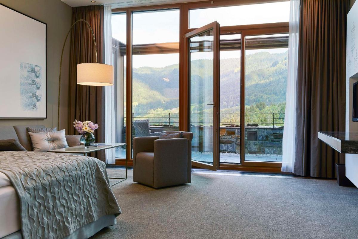 Ein allgemeiner Bergblick oder ein Berglick von des Resorts aus