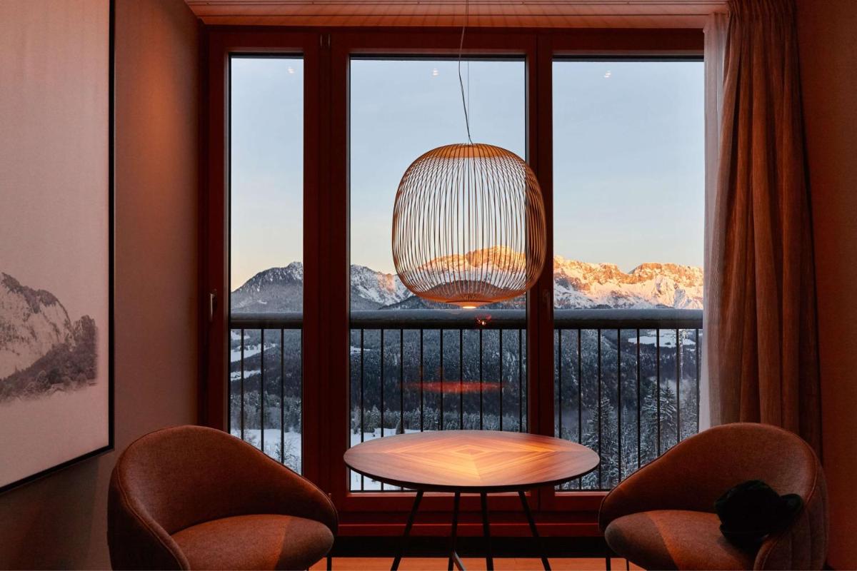 Ein allgemeiner Bergblick oder ein Berglick von des Resorts aus