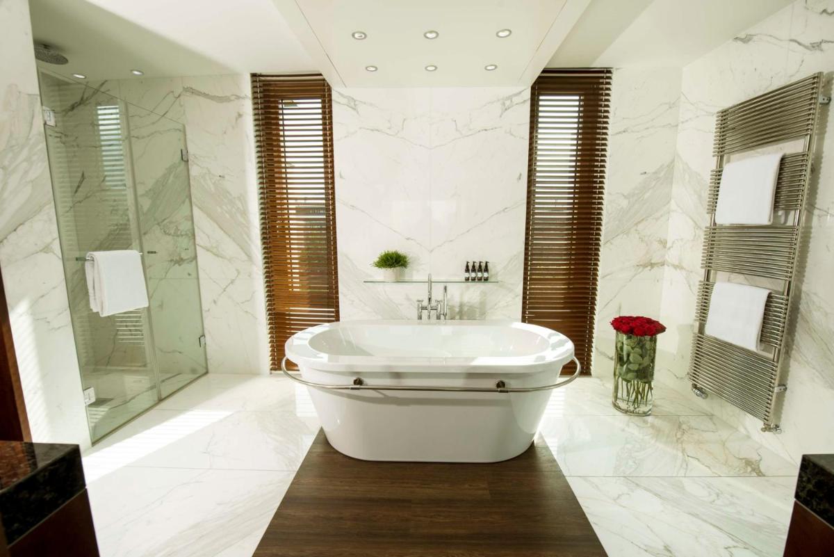 Ein Badezimmer in der Unterkunft Kempinski Hotel Berchtesgaden