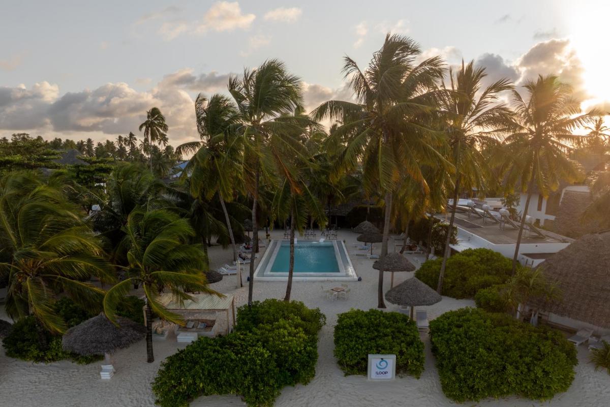 The Loop Beach Resort - Housity