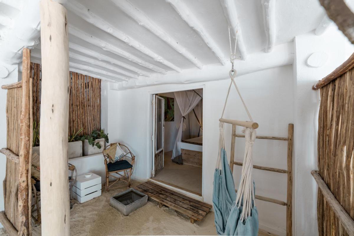 The Loop Beach Resort - Housity