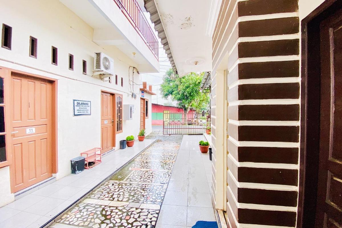 RedDoorz Syariah at Sipayung Homestay - Housity