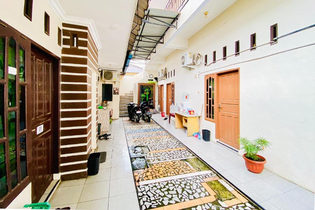 RedDoorz Syariah at Sipayung Homestay - Housity