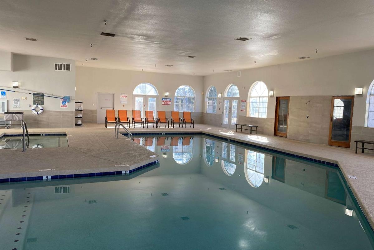 La Quinta Inn & Suites by Wyndham Safford Copper Valley - Housity