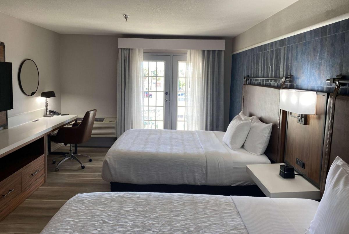 La Quinta Inn & Suites by Wyndham Safford Copper Valley - Housity