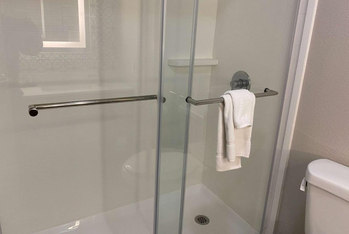 La Quinta Inn & Suites by Wyndham Safford Copper Valley - Housity