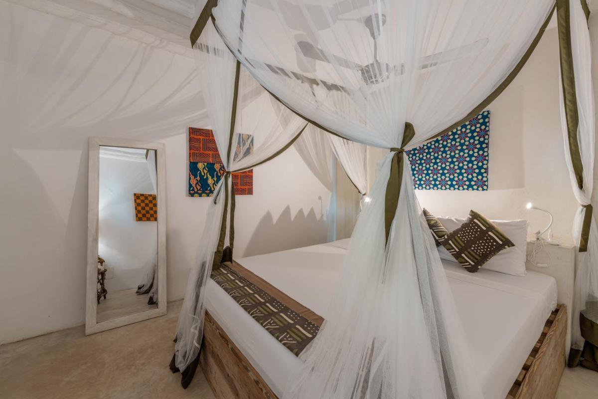 The Loop Beach Resort - Housity