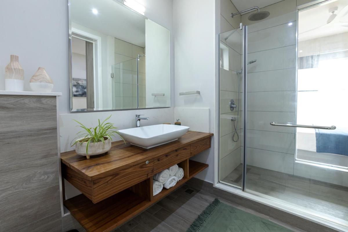 Tropical beachfront apartment - Housity