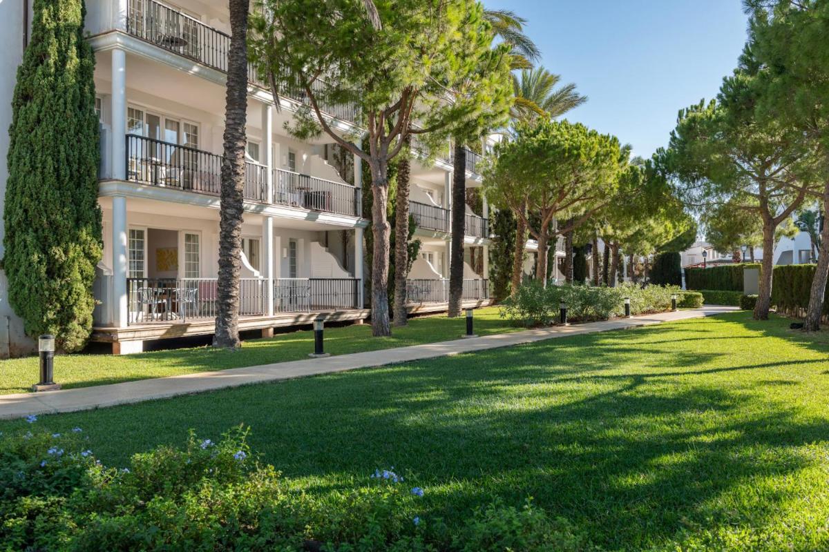 Jardín al aire libre en Inturotel Sa Marina