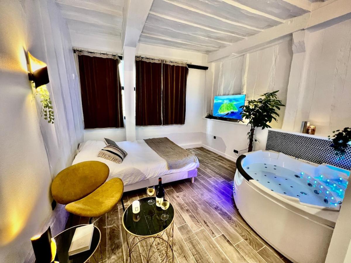 Le Spa Corneille - Jacuzzi, Sauna & Parking par Rouen Atypique - Housity