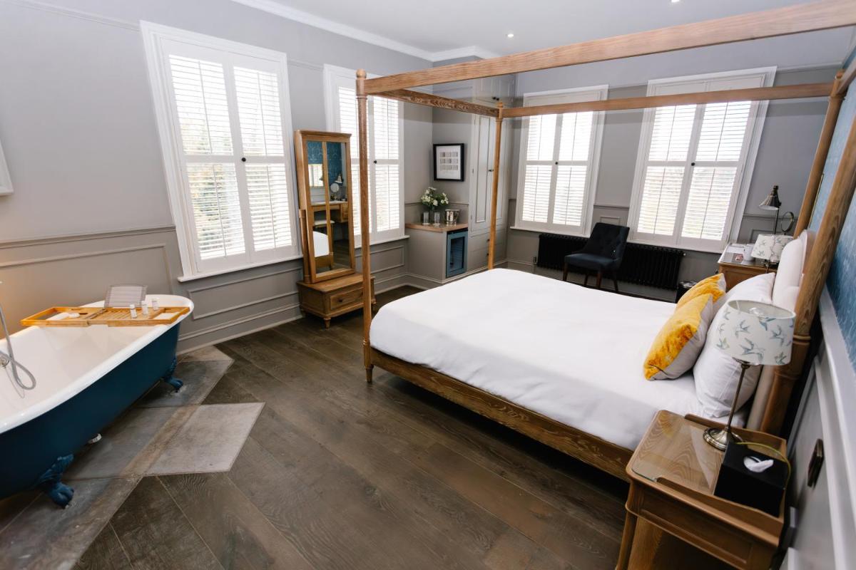 Hatton Court Hotel - Housity