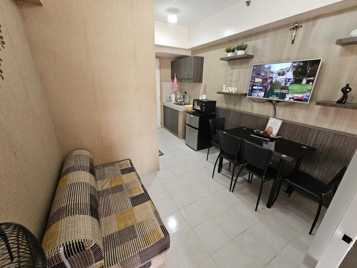 Fullhouse Staycation - Housity