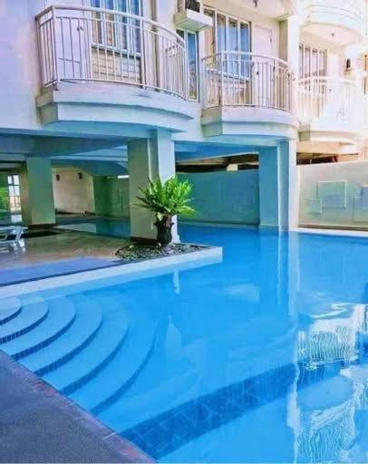Fullhouse Staycation - Housity