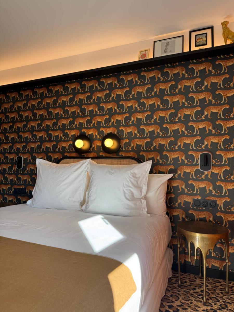 Cama o camas de una habitación en Hotel Divino & Aparthotel Cama o camas de una habitación en Hotel Divino & Aparthotel