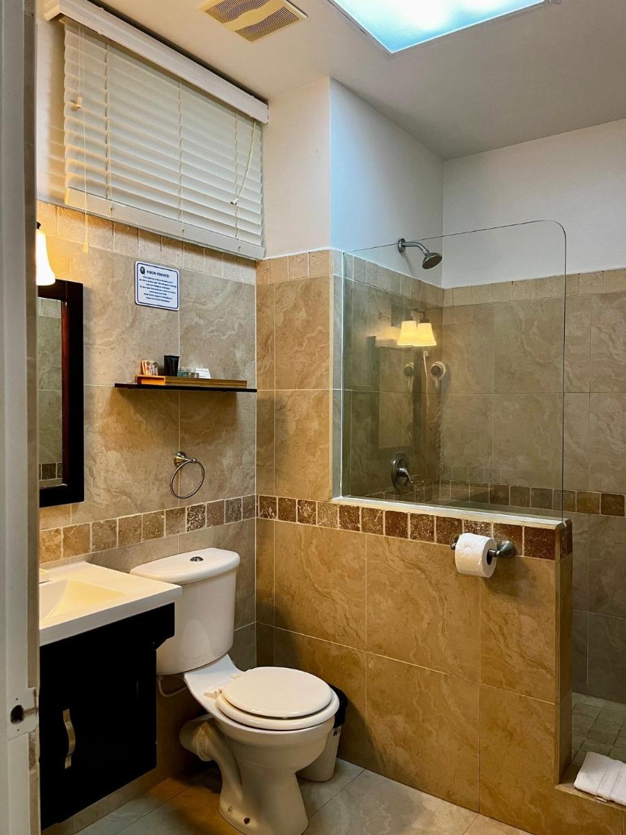 Blue Waters Inn - Housity
