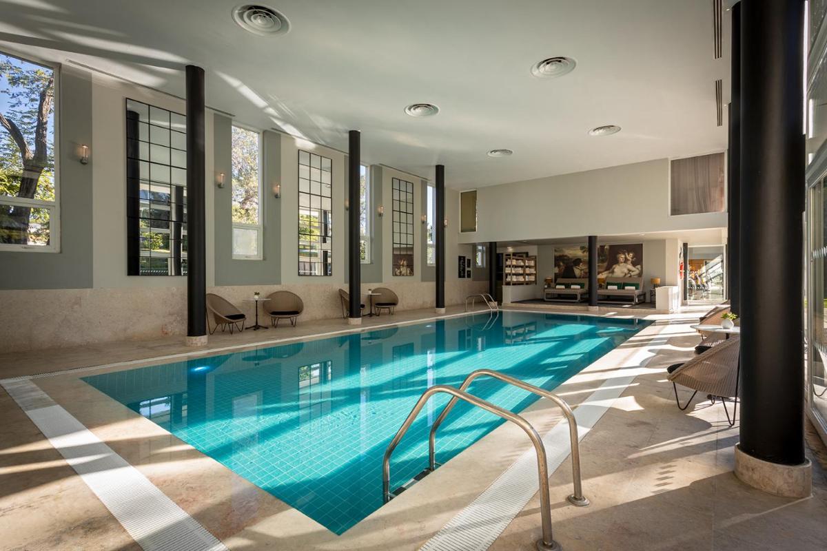 A piscina em ou perto de Pestana Palace Lisboa Hotel & National Monument - The Leading Hotels of the World
