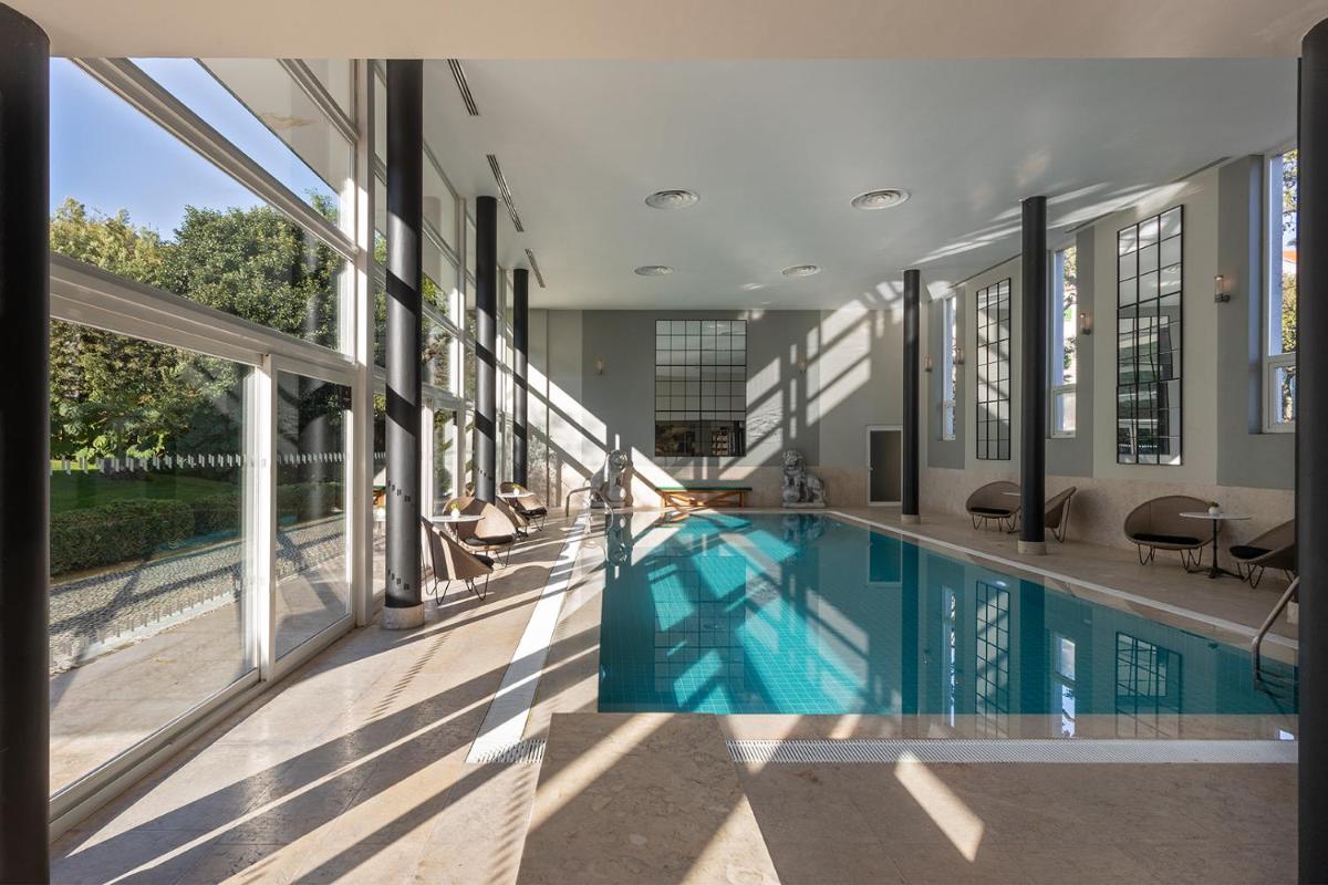 A piscina em ou perto de Pestana Palace Lisboa Hotel & National Monument - The Leading Hotels of the World