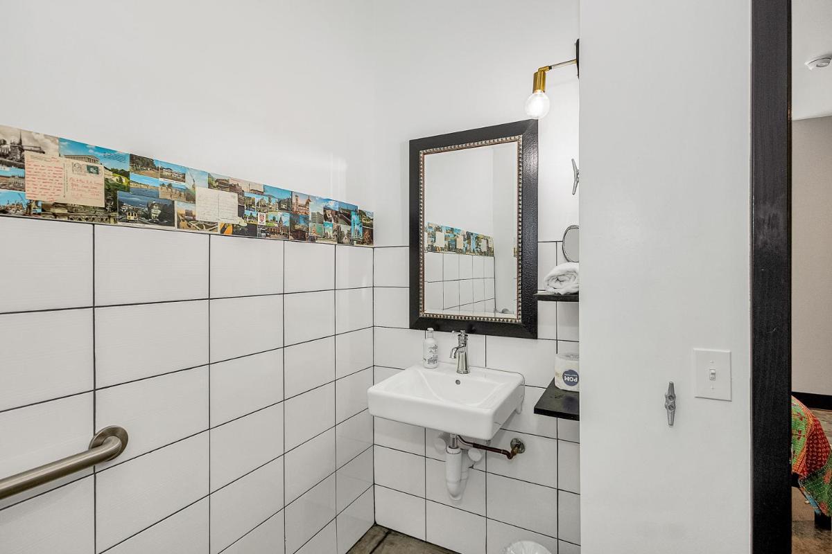 Pet Friendly Room For 2 Near Purina - Housity