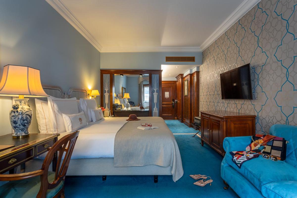 Uma cama ou camas num quarto em Pestana Palace Lisboa Hotel & National Monument - The Leading Hotels of the World