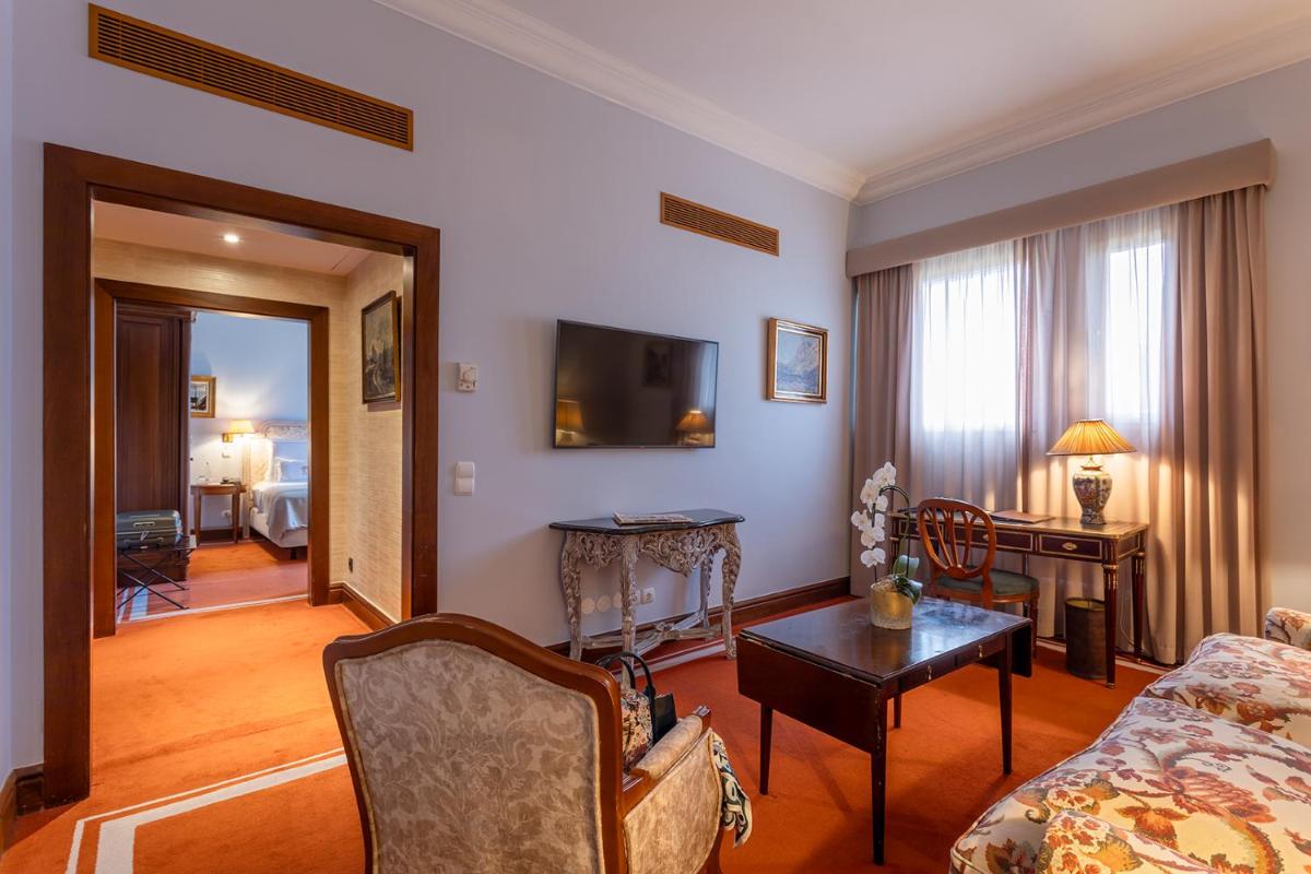 Uma cama ou camas num quarto em Pestana Palace Lisboa Hotel & National Monument - The Leading Hotels of the World