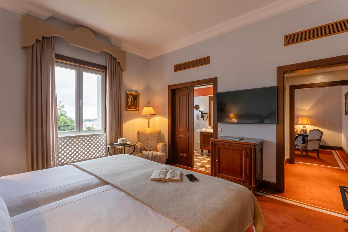 Uma cama ou camas num quarto em Pestana Palace Lisboa Hotel & National Monument - The Leading Hotels of the World