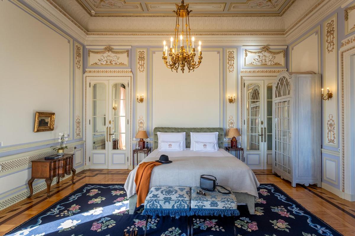 Uma cama ou camas num quarto em Pestana Palace Lisboa Hotel & National Monument - The Leading Hotels of the World