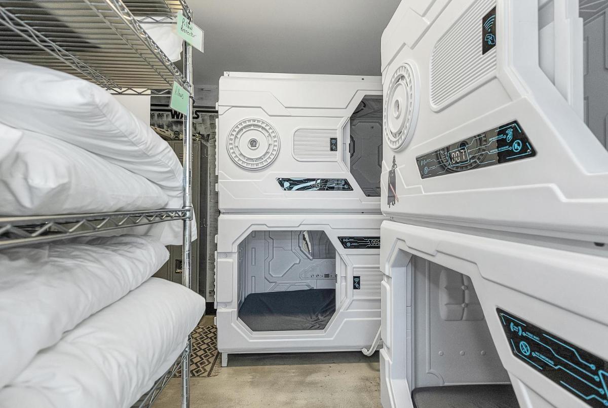 Star Wars Themed Sleeping Pod With Kitchen Access - Housity