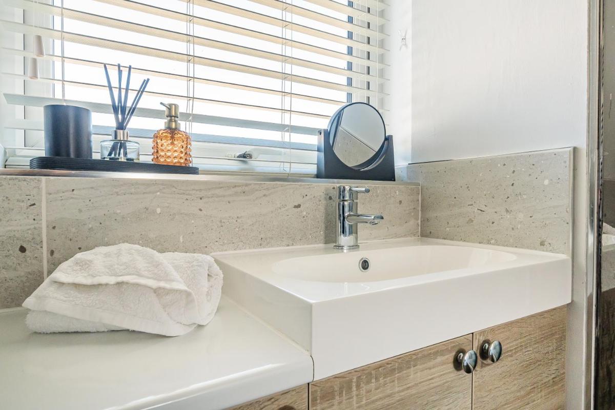 Normsy Place Seaside Serenity Breath Taking Views - Housity