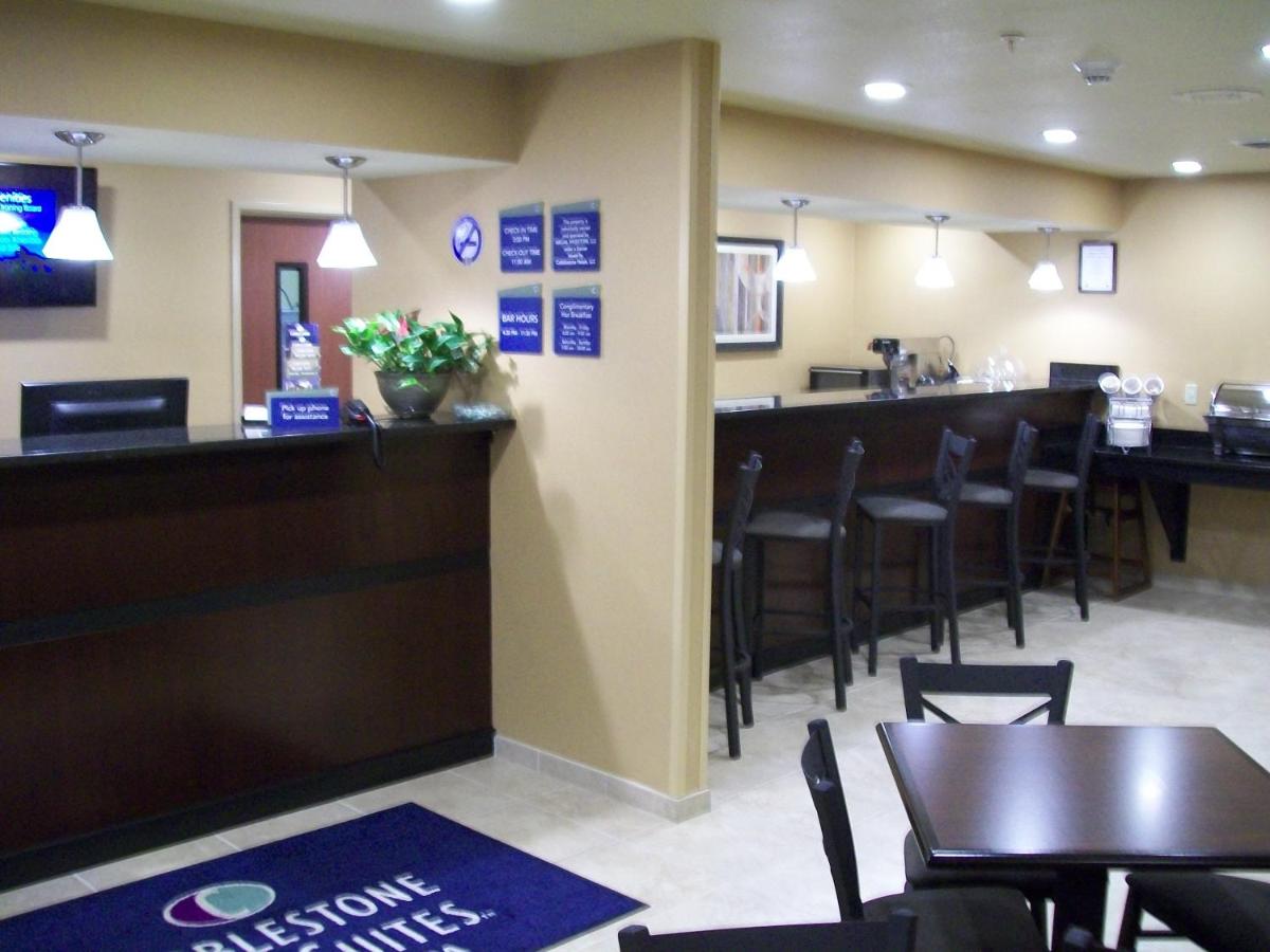 Cobblestone Inn & Suites - Ambridge - Housity