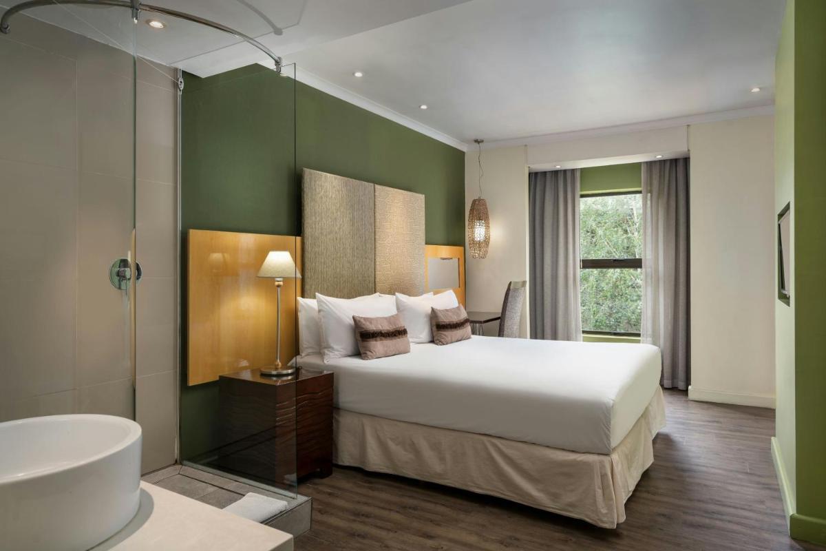Protea Hotel by Marriott Bloemfontein Willow Lake - Housity