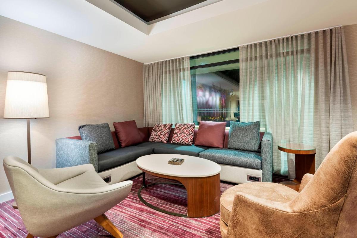 Courtyard Asheville - Housity