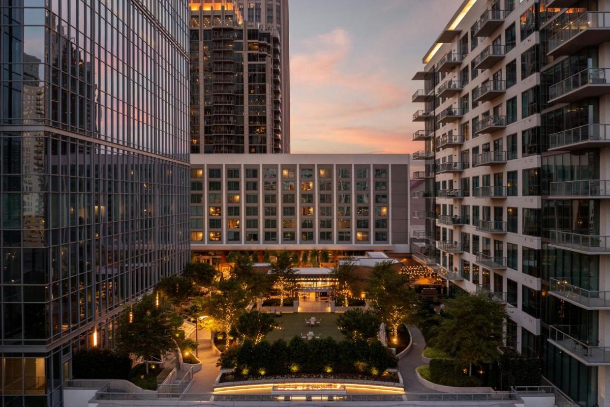 Epicurean Atlanta, Autograph Collection - Housity