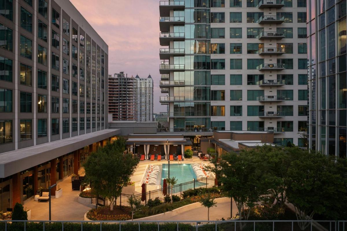 Epicurean Atlanta, Autograph Collection - Housity