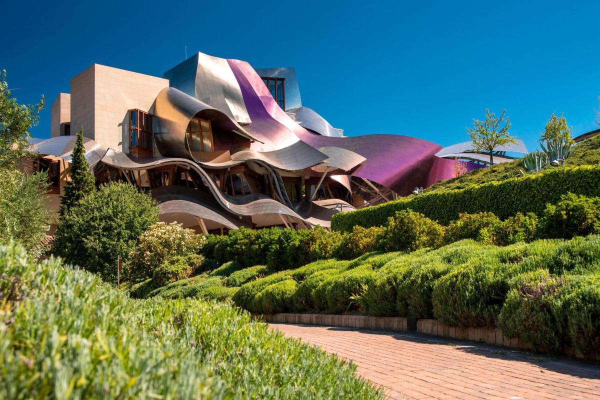 Jardín al aire libre en Hotel Marqués de Riscal, a Luxury Collection Hotel, Elciego