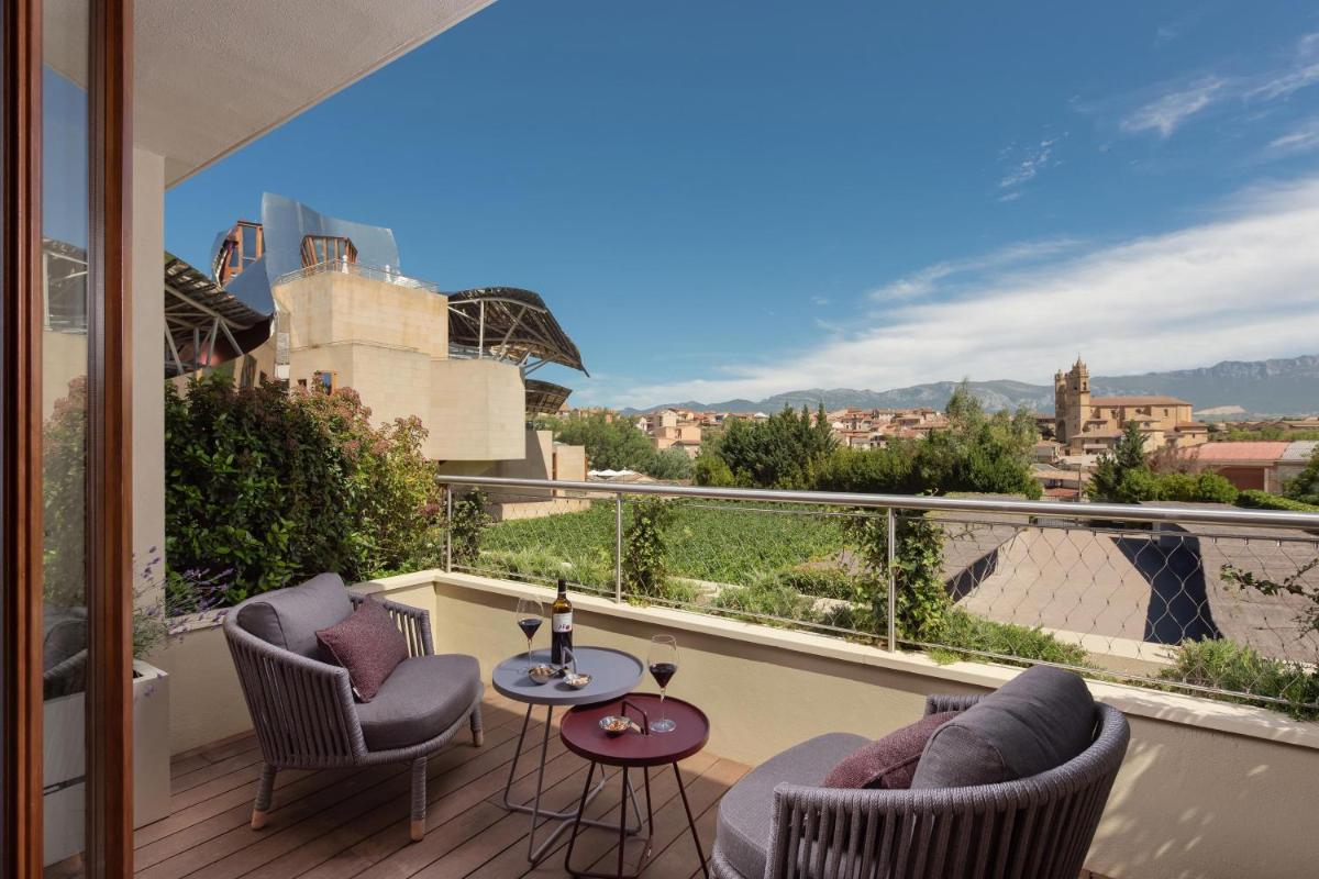 Un balcón o terraza de Hotel Marqués de Riscal, a Luxury Collection Hotel, Elciego