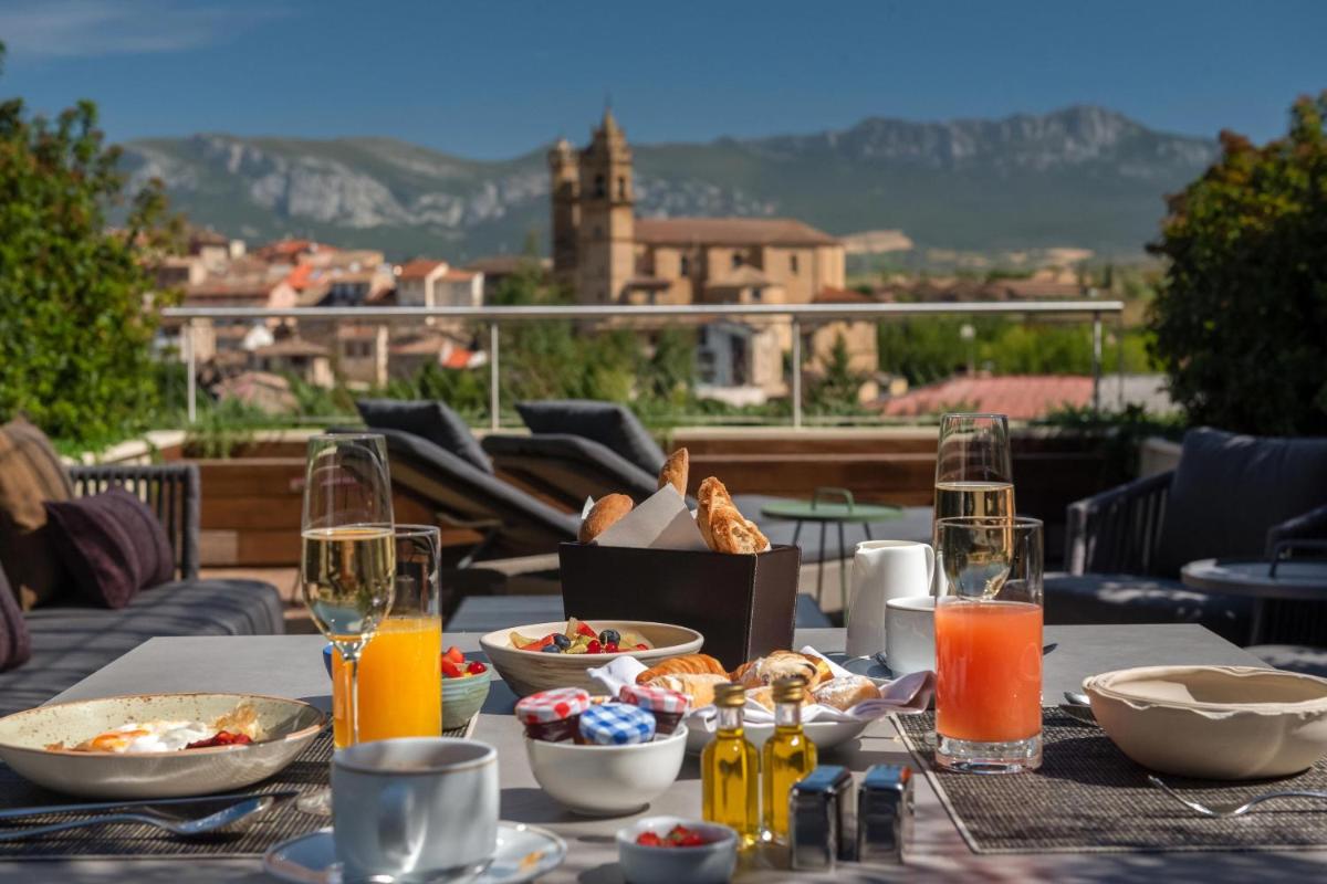 Comida en o cerca de este hotel