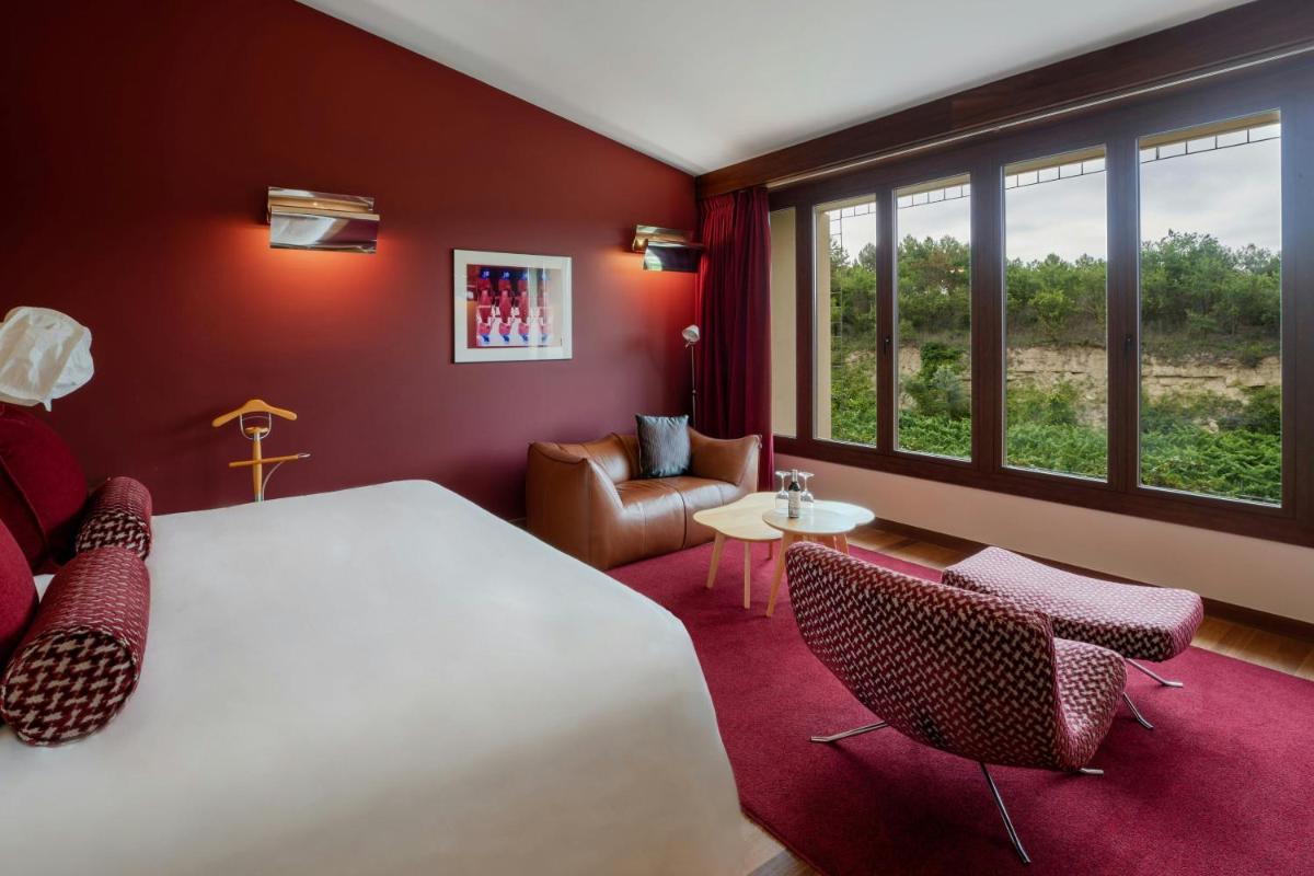 Cama o camas de una habitación en Hotel Marqués de Riscal, a Luxury Collection Hotel, Elciego