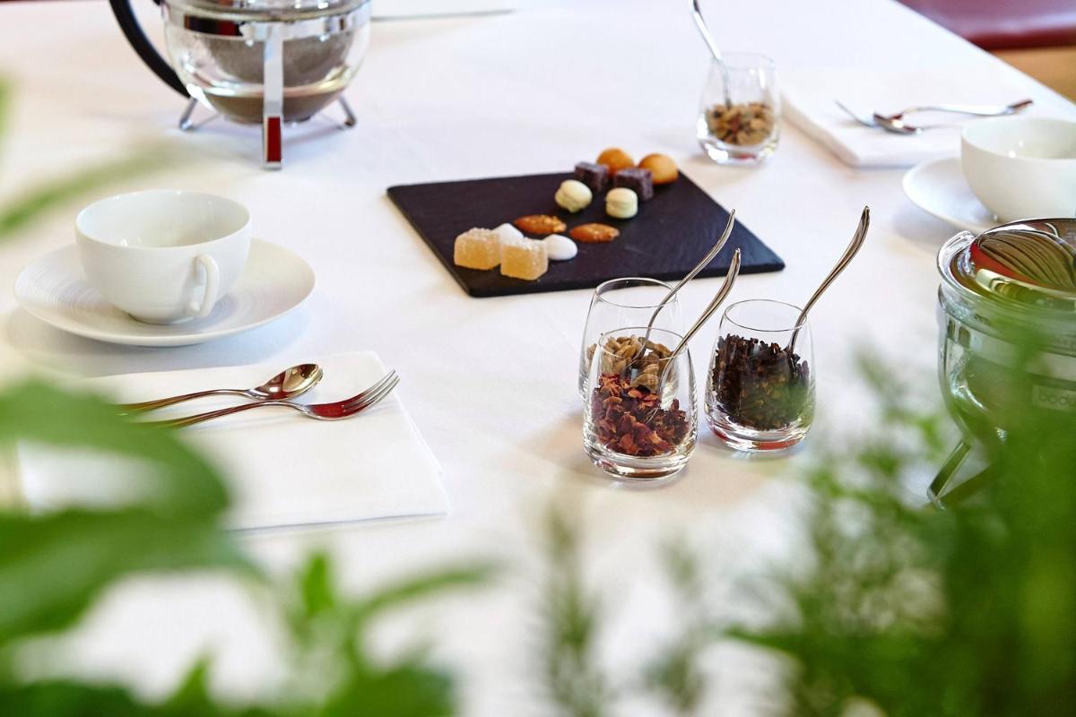 Comida en o cerca de este hotel