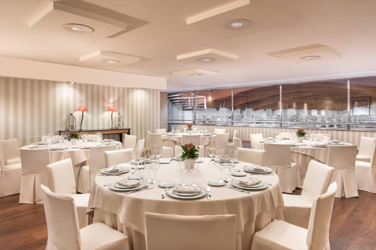 Un restaurante o sitio para comer en Hotel Marqués de Riscal, a Luxury Collection Hotel, Elciego