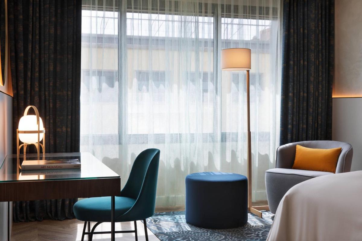 Cama o camas de una habitación en Renaissance Barcelona Hotel