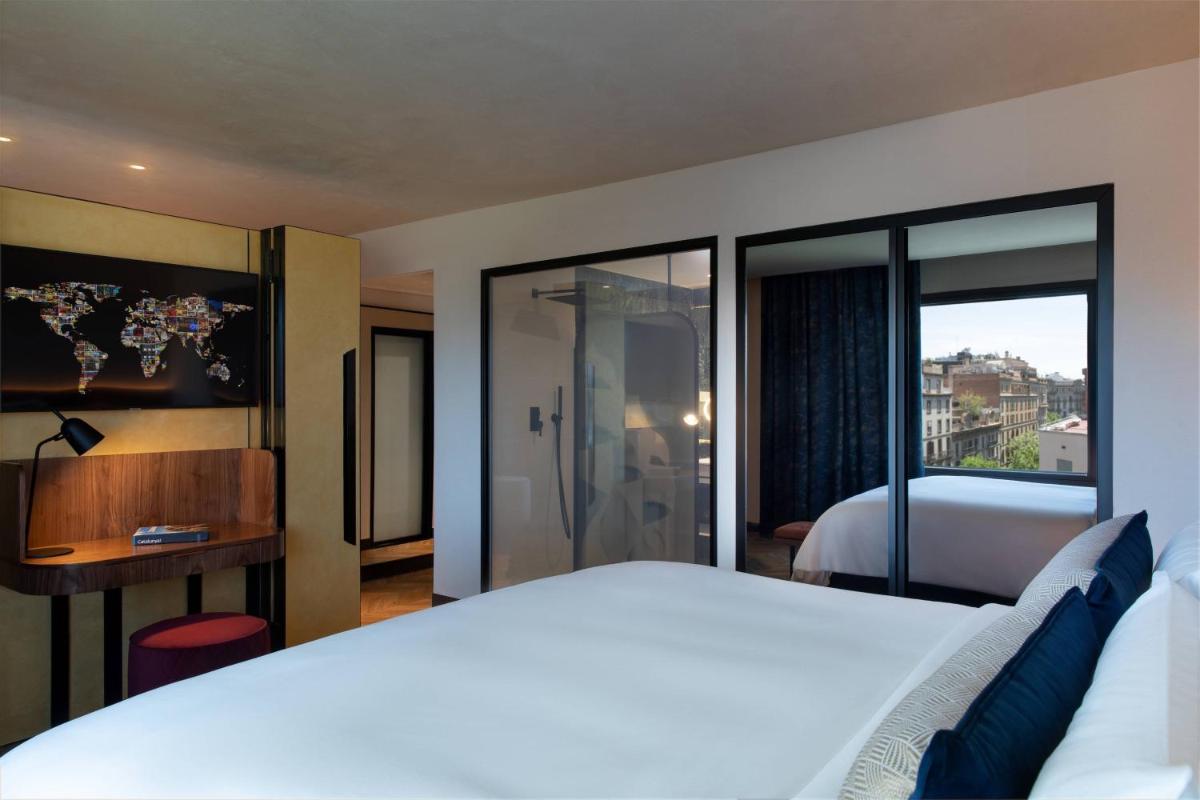 Cama o camas de una habitación en Renaissance Barcelona Hotel